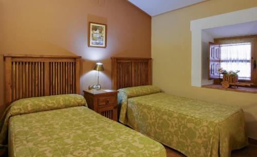 Navas del Madrono House | Casa Rural La Chimenea