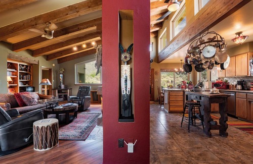 Tramway Terrace Cabin | CASA SANDIA PEAK. Unobstructed Mountain/Tram Views. Serenity-Wildlife-Pets OK.