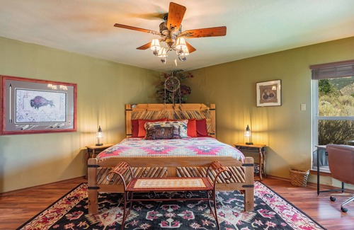 Tramway Terrace Cabin | CASA SANDIA PEAK. Unobstructed Mountain/Tram Views. Serenity-Wildlife-Pets OK.