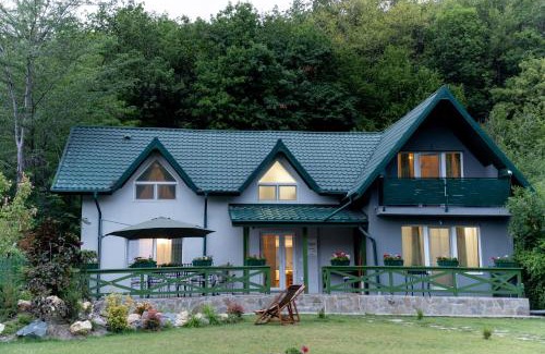 Merei Villa | Casa Senik Monteoru Piscina ,Jacuzzi Sauna, Ciubar