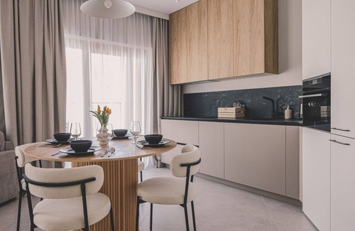 Bydgoszcz Apartment | Casa | Spacious Studio with Balcony | Air Conditioning | Opera Nova | Old Town