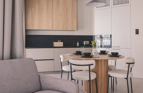 Bydgoszcz Apartment | Casa | Spacious Studio with Balcony | Air Conditioning | Opera Nova | Old Town