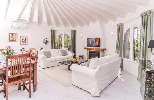 Media Luna Villa | Casa Sundial