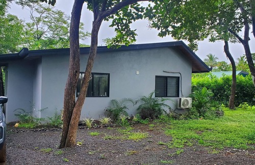 Junquillal House | Casa Surf Heaven Awaits - 2-bedrm House with WiFi & AC - Walk to Beach