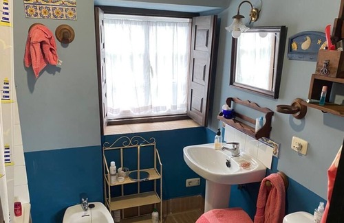 Bergondo House | Casa Unifamiliar con Jardín Cerca de la Playa de Gandarío