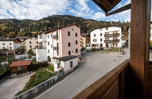 Sutrio House | CASA VACANZE RANUNCOLO 5