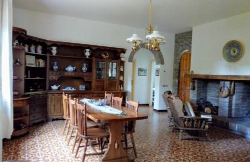 Mombaroccio Apartment | Casale La Pineta