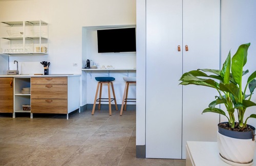 Saline Sadun Apartment | Casale Lorenzo - Apartment 1 with Private Terrace, Shared Garden and Air Conditioning