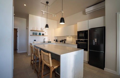 Pointe D'esny Apartment | CasaWapa - Waterfront Apartment