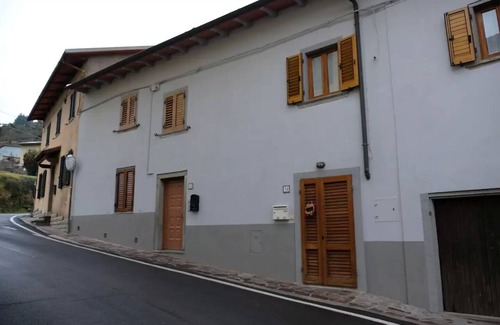 Porciano Apartment | Casetta sul fiume vista castello