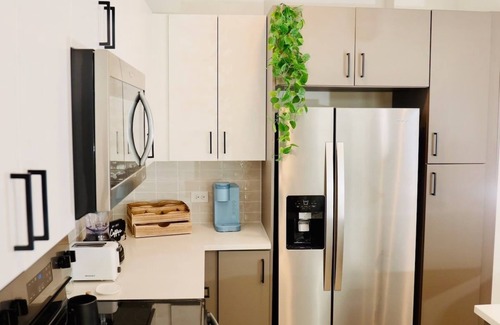 Milwood House | Casita Cactus | King Suite near Domain | with Pool