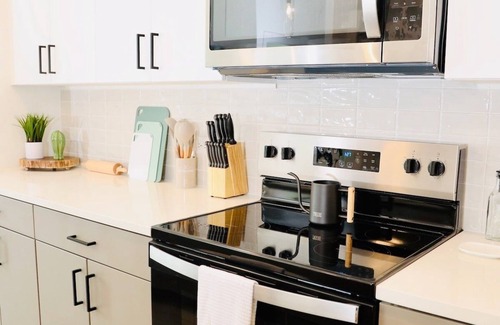 Milwood House | Casita Cactus | King Suite near Domain | with Pool