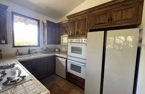 Escondido House | Casita in beautiful Elfin Forest, hiking trails, 20 min to Beach