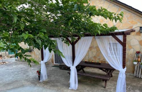 La Torre de Claramunt House | Casita rural con piscina