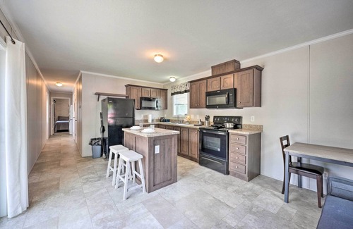 Cassopolis Cabin | Cassopolis Cabin w/Lake & Fishing Access!