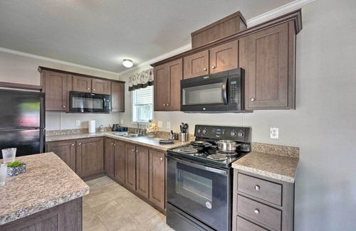 Cassopolis Cabin | Cassopolis Cabin w/Lake & Fishing Access!