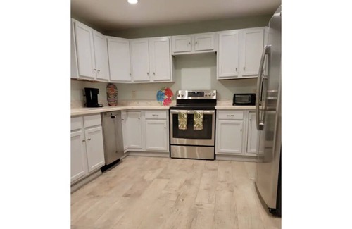 Pennington House | Cast Away - 2 Bedroom Bungalow with Hot Tub