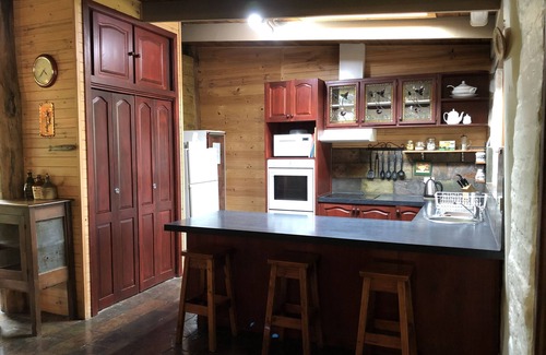 Castella House | Castella Country Retreat- Rustic Charm in the Heart of Yarra Valley Wine Country