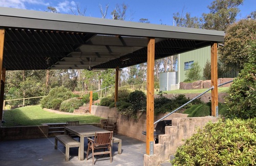 Castella House | Castella Country Retreat- Rustic Charm in the Heart of Yarra Valley Wine Country