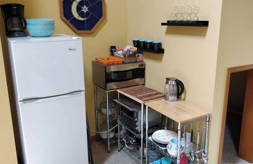 Cottage Lake Apartment | Castle Apt. Redmond/Woodinville, King Queen with AC, WiFi, close to everything