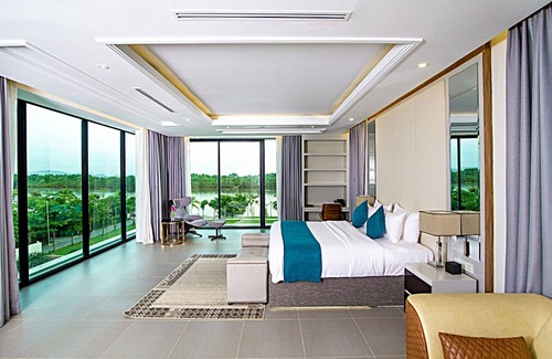 Kampot Resort | CASTLE BAYVIEW RESORT & SPA