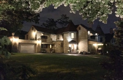 Front Park Apartment | Castle Oasis Buffalo Apt., Licensed & Inspected, Gated & Walled-off.