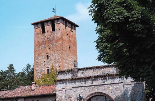 Vigolzone Apartment | Castle View Apartment