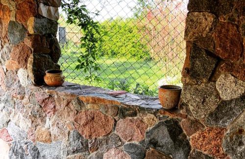 Pisz House | Cat Stone