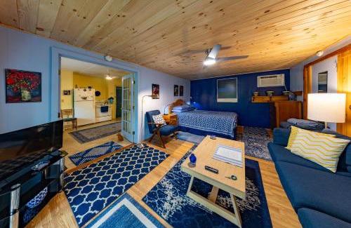 Shelburne Falls Bed & Breakfast | Cavalier Cottage B&B