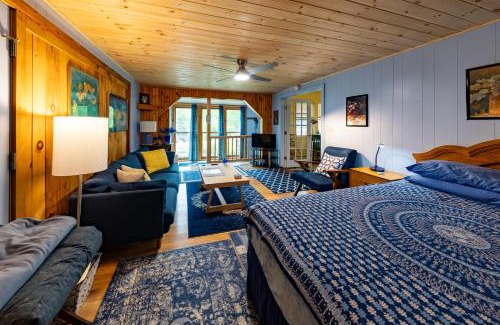Shelburne Falls Bed & Breakfast | Cavalier Cottage B&B