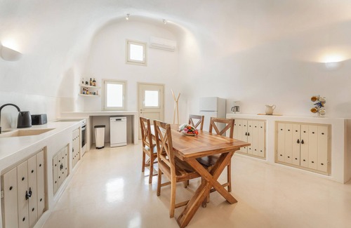 Karterados Villa | Cave at White Rock - Private outdoor jacuzzi