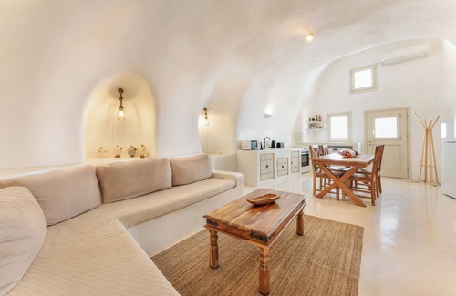 Karterados Villa | Cave at White Rock - Private outdoor jacuzzi