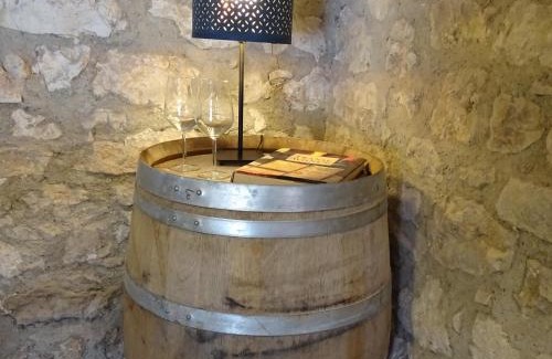 Valeilles Apartment | Cave Le Vieux Manoir