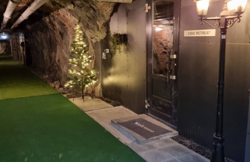 Lulea Apartment | Cave Retreat - Sleeps 2 - Pets - Parking - Wifi