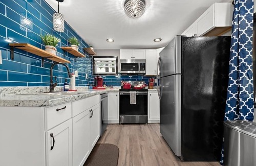 Westport House | "Cedar Cottage"- Comfort & Style Near Lake Norman