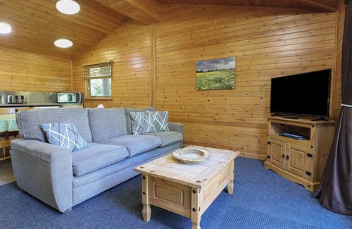 Rosliston Cottage | CEDAR LODGE, pet friendly, with a garden in Rosliston