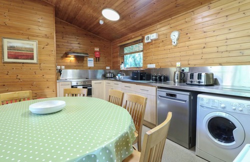 Rosliston Cottage | CEDAR LODGE, pet friendly, with a garden in Rosliston