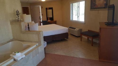 North Stonington Hotel | Cedar Park Inn