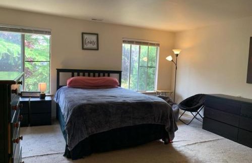Renton House | Cedar River 1 BR in 4 BR HOUSE