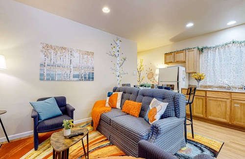 Stanwood Apartment | Cedars Hideaway B | Dog-friendly apartment in Stanwood with a fire table