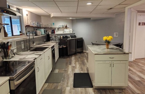 Buckley RV Rental | Celestial Yurt | Cedar Hot Tub | 1 hr to Skiing & Mt Rainier