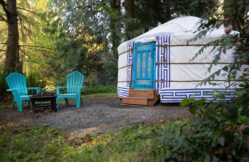 Buckley RV Rental | Celestial Yurt | Cedar Hot Tub | 1 hr to Skiing & Mt Rainier