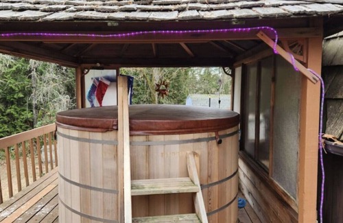 Buckley RV Rental | Celestial Yurt | Cedar Hot Tub | 1 hr to Skiing & Mt Rainier