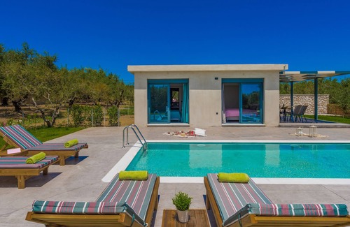 Fiolitis Villa | Celosia - 3 Bedroom Villa with Private Pool and Garden view