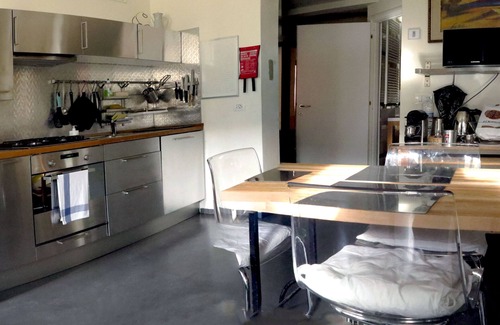 Parma City Centre Apartment | Center, wi-fi, air-conditioned, utilities room and bathroom linen cleaning included.