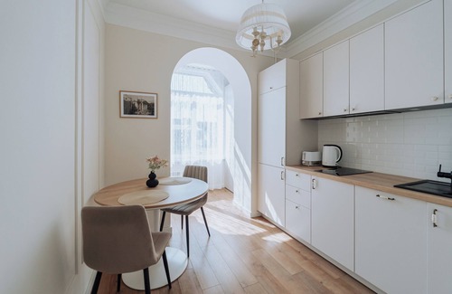 Riscani Apartment | Central 2BR on Petru Movilă – Walk to It All