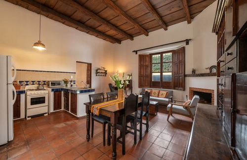 Antigua Guatemala Apartment | Central Antigua apartment with kitchen
