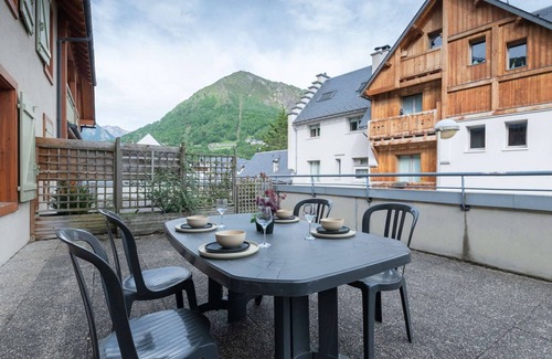 Saint-Lary-Soulan Apartment | Central apartment with pool, sauna, and parking, accommodates 8 with balcony and mountain views