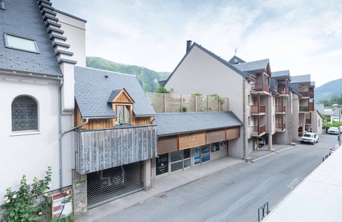 Saint-Lary-Soulan Apartment | Central apartment with pool, sauna, and parking, accommodates 8 with balcony and mountain views