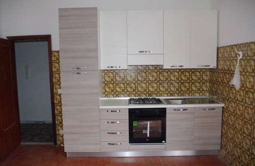 Scalea Apartment | Central apartment, in a small quiet building, close to the sea.